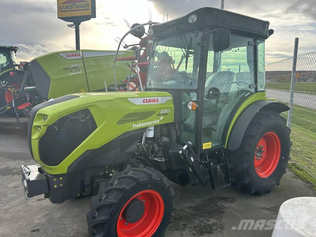 CLAAS Nexos 220 Traktoren