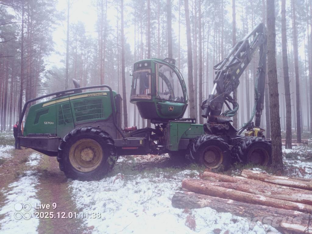 John Deere 1270 G Harvester
