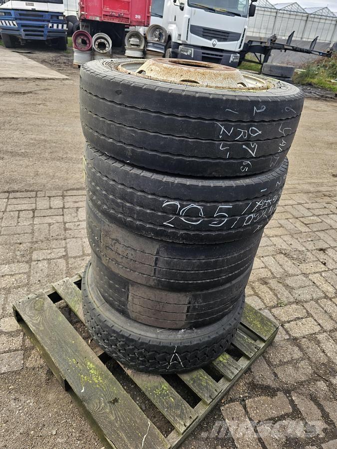 Bridgestone R 168 Pritschenwagen/Pritschenwagen mit Seitenklappe