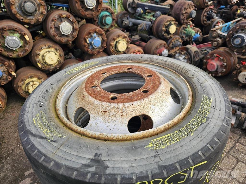 Bridgestone R 168 Pritschenwagen/Pritschenwagen mit Seitenklappe