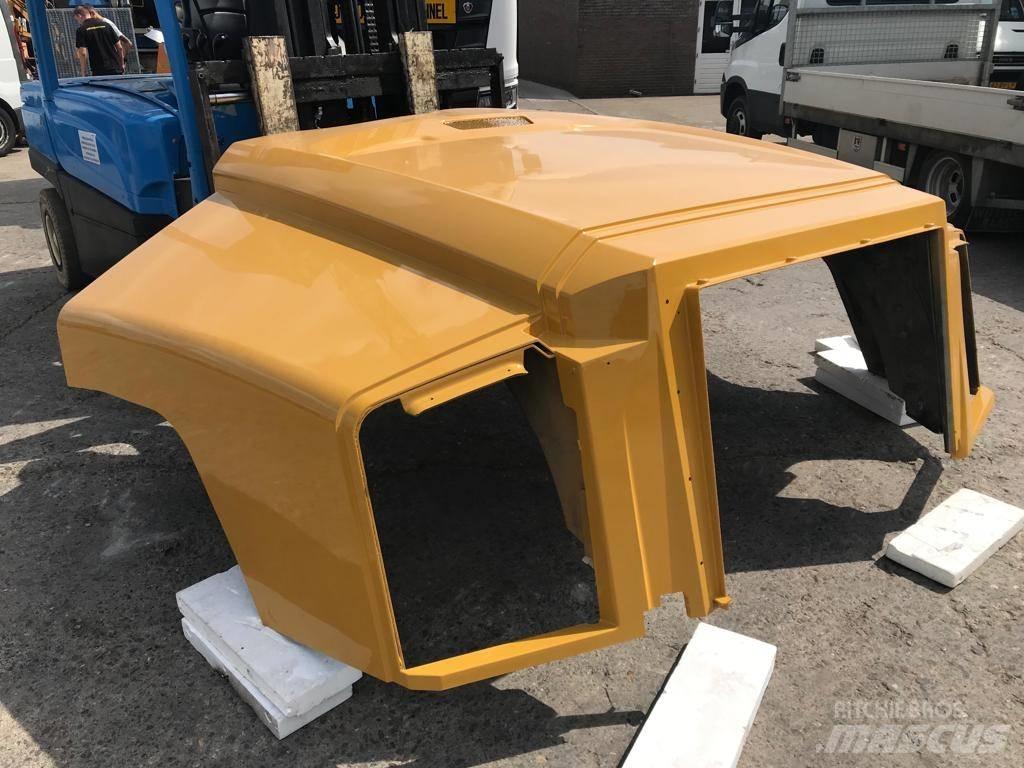CAT 735 B Hood Chassis
