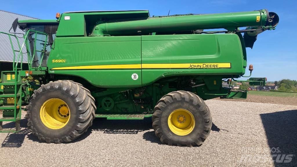 John Deere S690I Mähdrescher