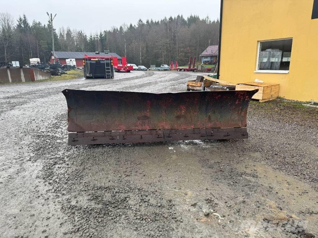 Svedala Snöblad Schneeschilde und -pflüge