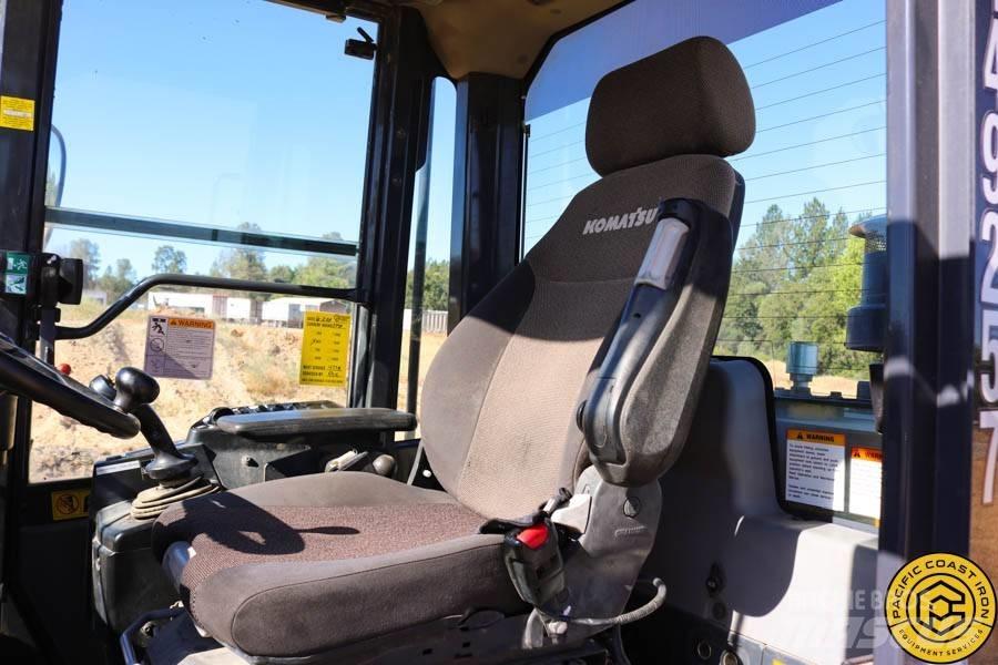 Komatsu WA 320-7 Radlader