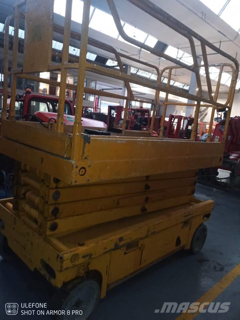 Haulotte Compact 12 Scheren-Arbeitsbühnen