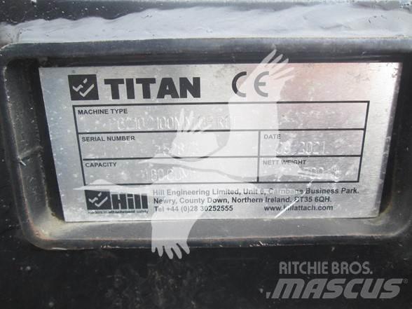 Titan CAT 320 Schaufeln
