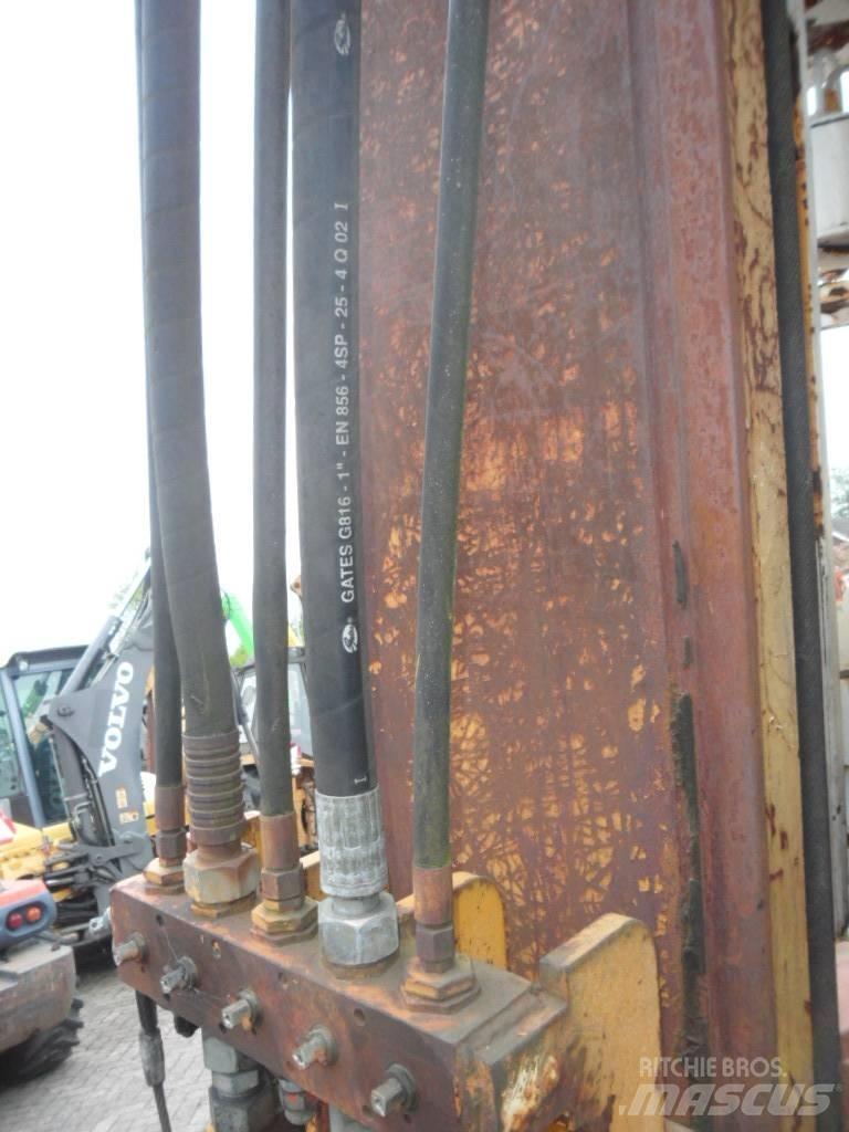 Liebherr R 942 Rammen