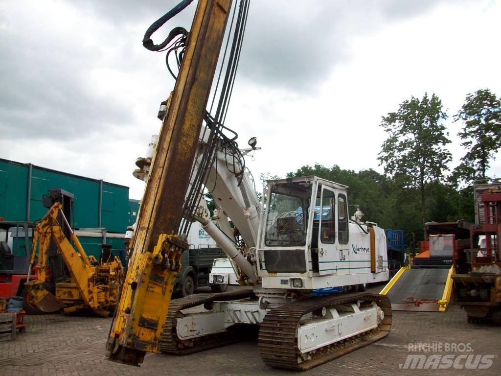 Liebherr R 942 Rammen