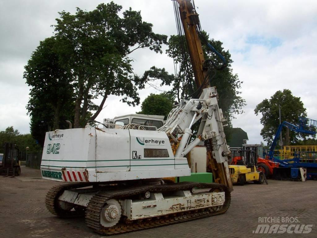 Liebherr R 942 Rammen