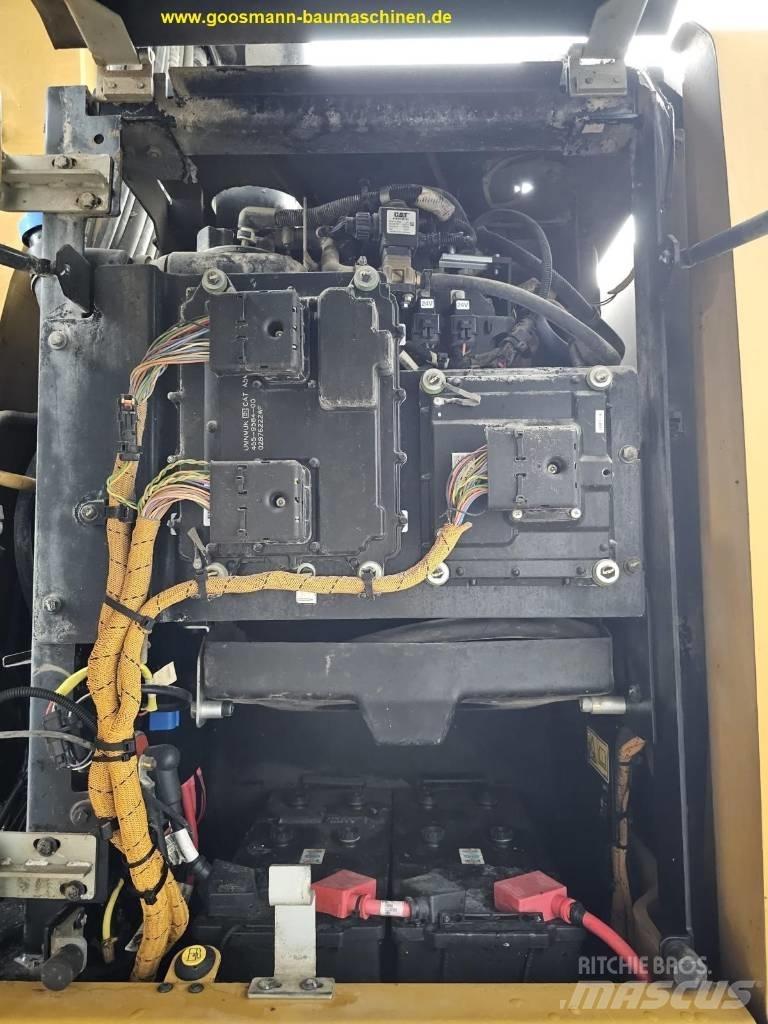 CAT MH 3022 Materialumschlag