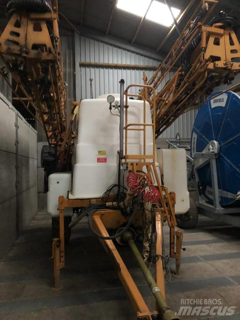 Knight EUA 3800 Anhängespritzen