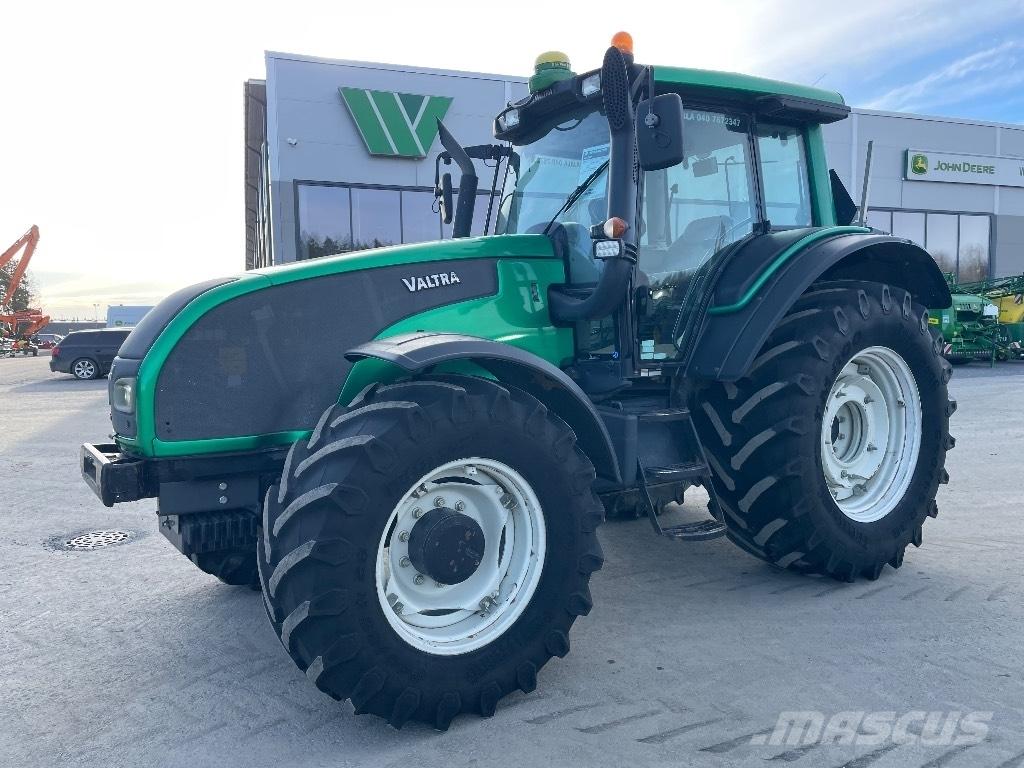 Valtra T151 Traktoren