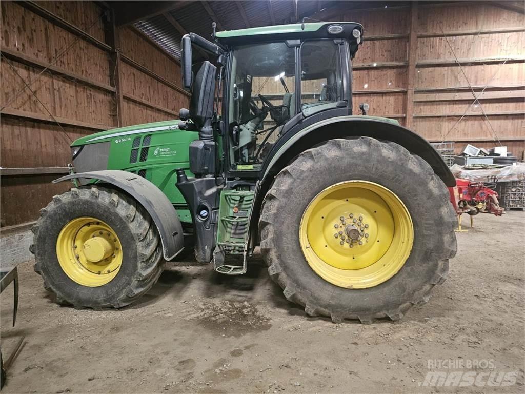 John Deere 6250 R Traktoren