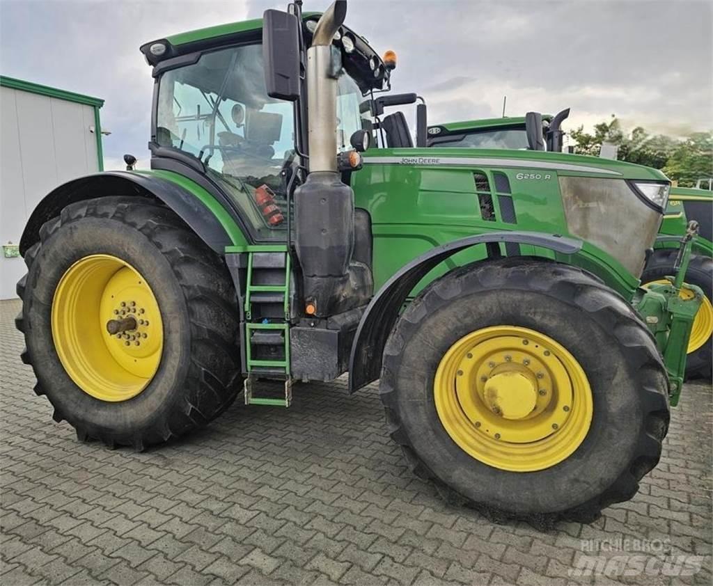 John Deere 6250 R Traktoren