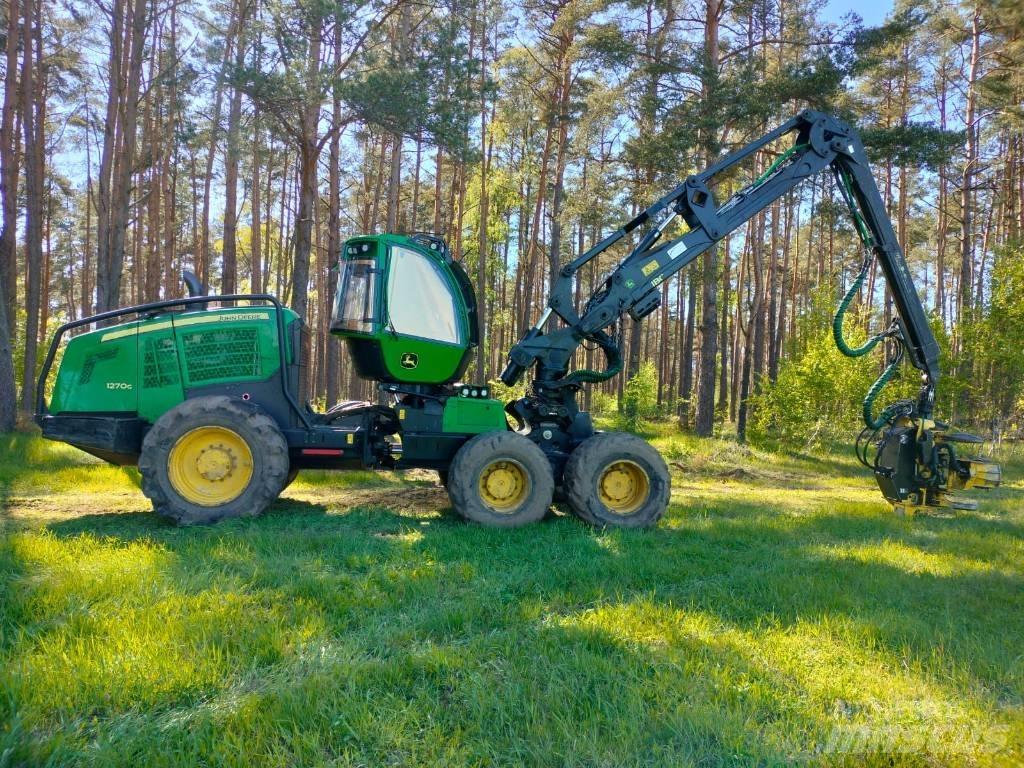 John Deere 1270 G Harvester