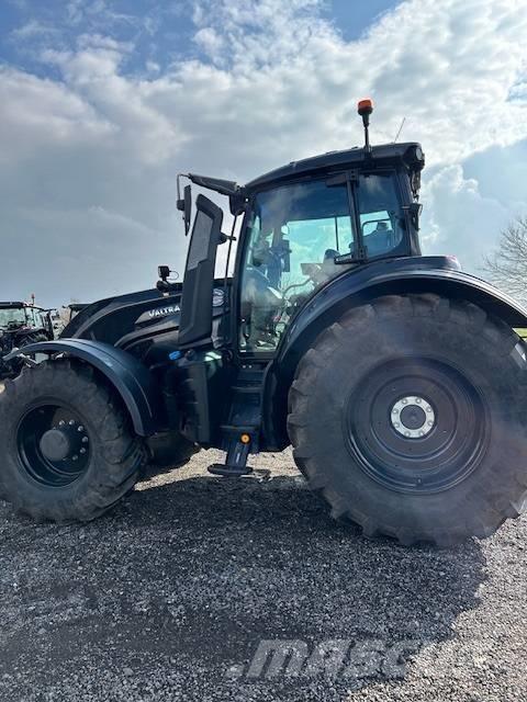 Valtra T 235 D Traktoren
