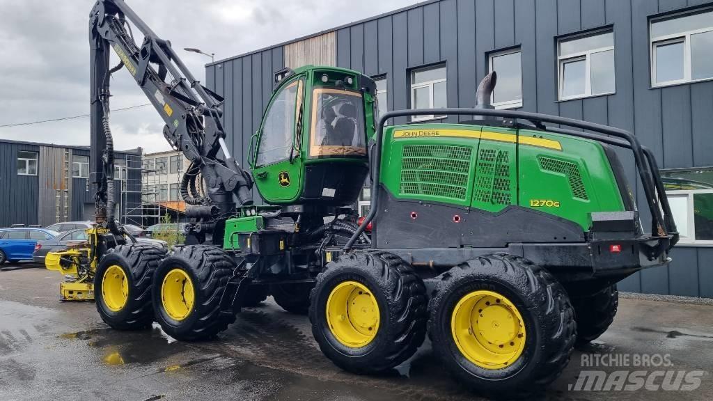 John Deere 1270 G Harvester