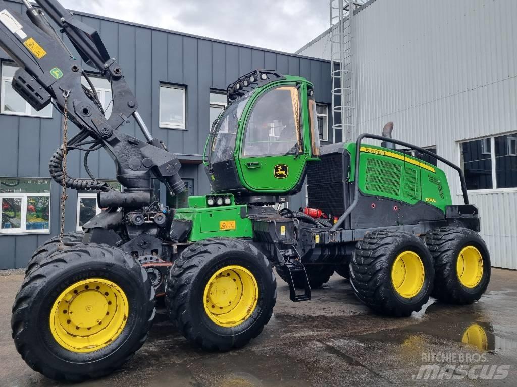 John Deere 1270 G Harvester