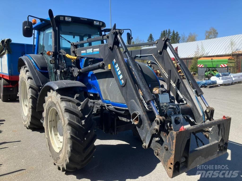 Valtra T 151 Traktoren