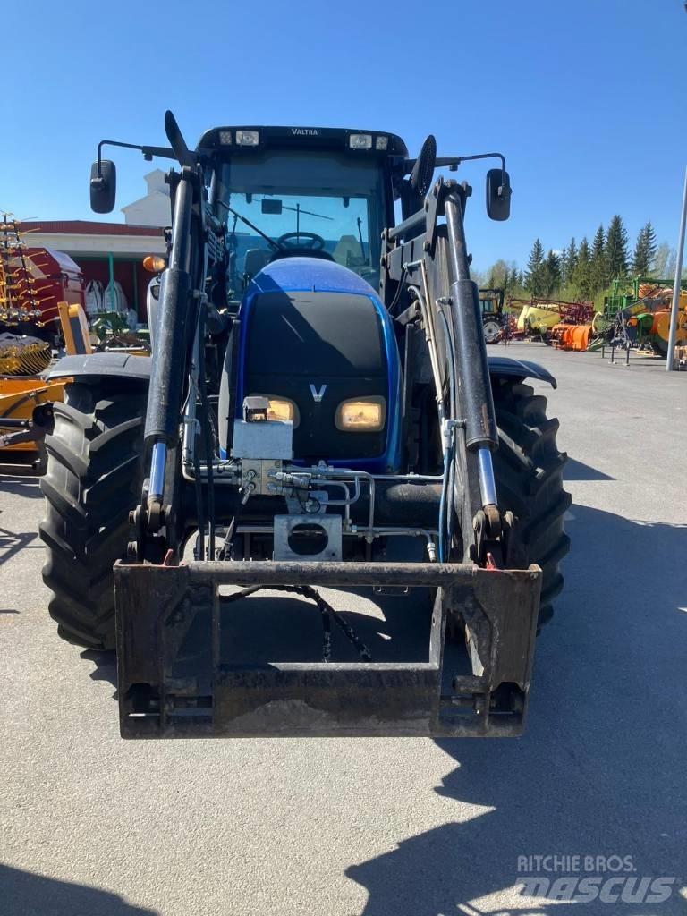 Valtra T 151 Traktoren