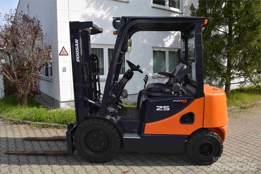 Doosan D 25 S-5 Dieselstapler