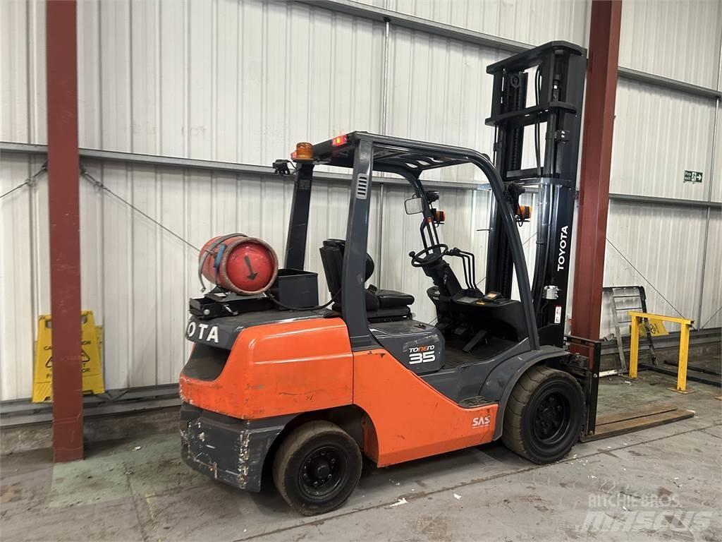 Toyota 02-8FGJF35 Gasstapler