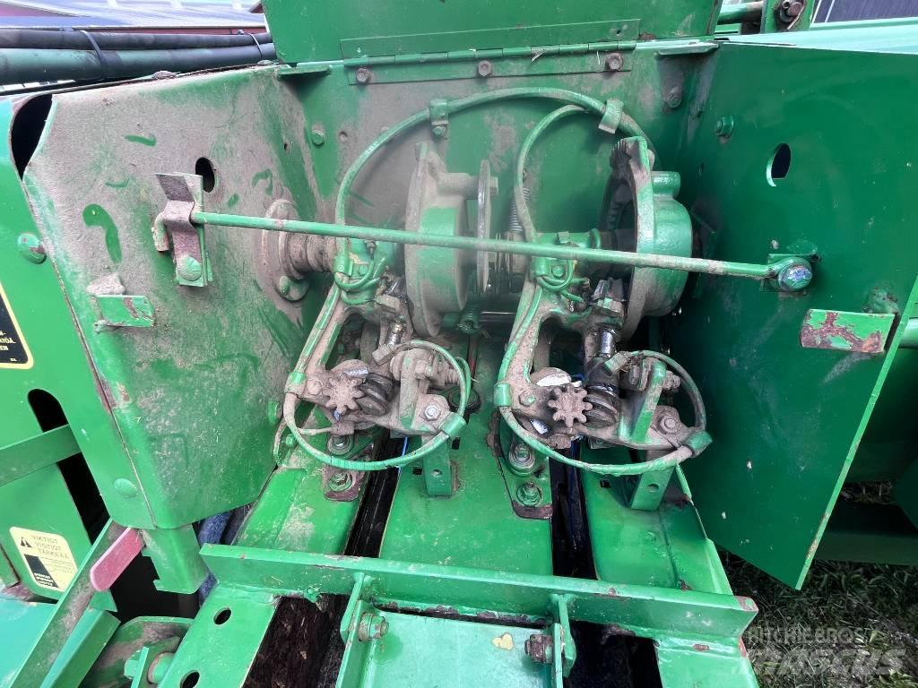 John Deere 359 Quaderpressen