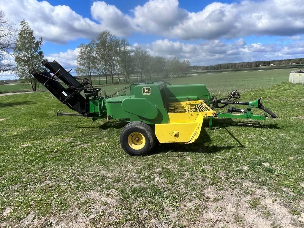 John Deere 359 Quaderpressen