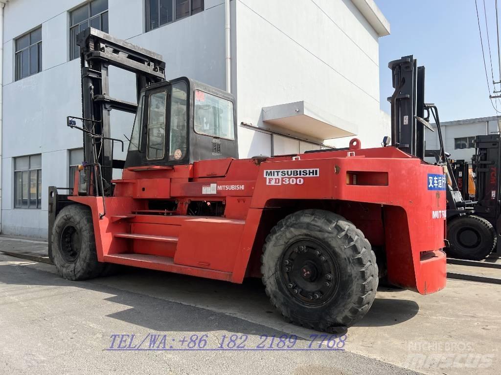 Mitsubishi FD300 Teleskoplader