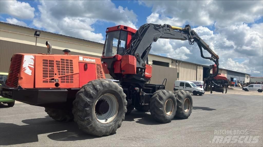 Valmet 941 Harvester