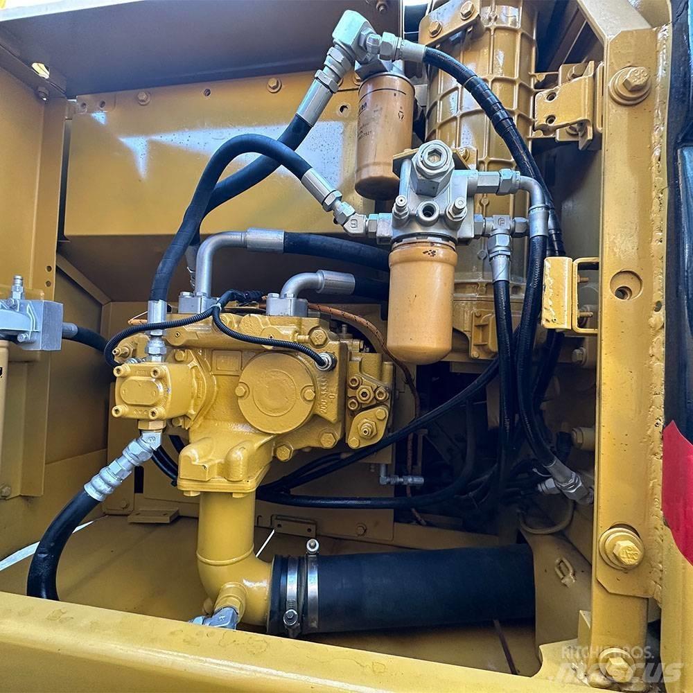 CAT 323 D L Raupenbagger