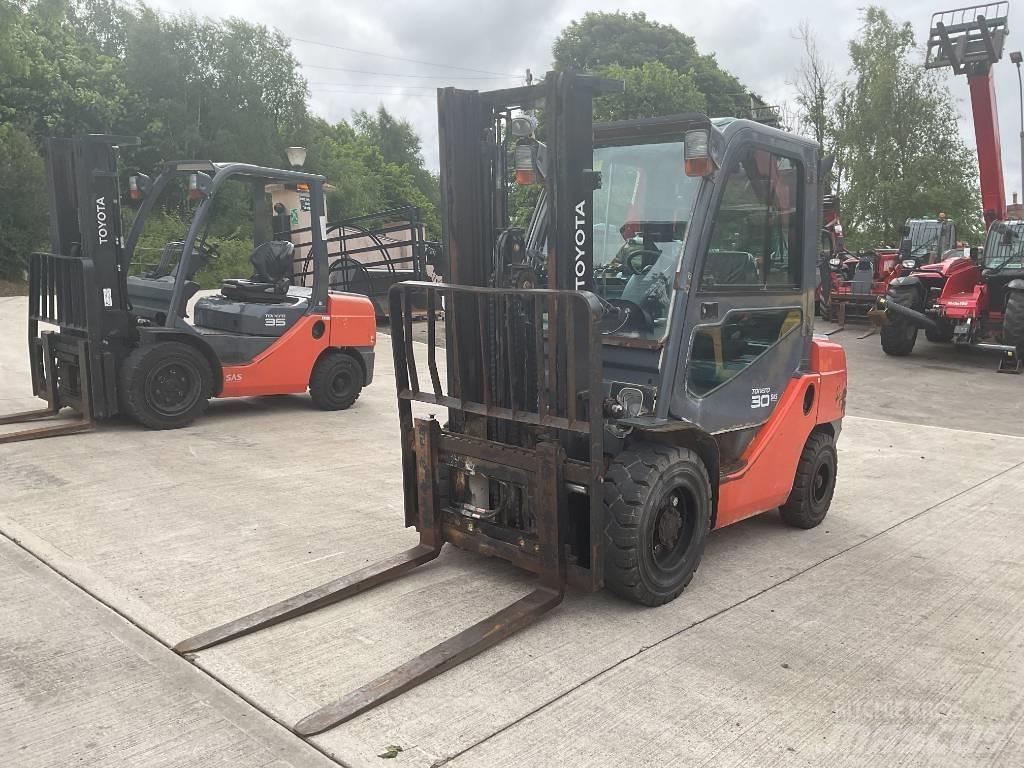 Toyota 02-8 FDF 30 Dieselstapler