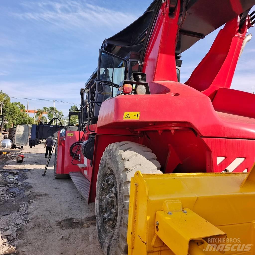 Kalmar DRF 450 Reach-Stacker