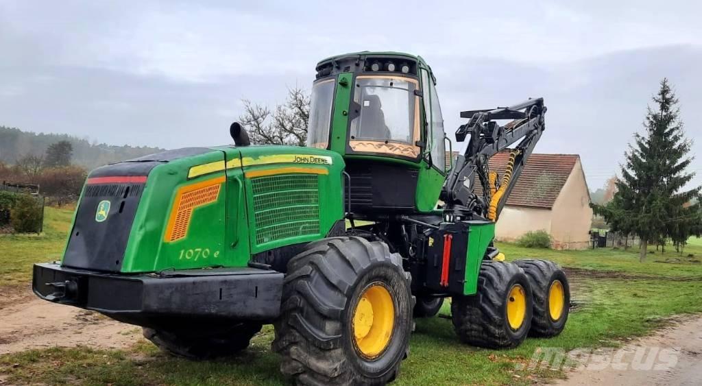 John Deere 1070 E Harvester