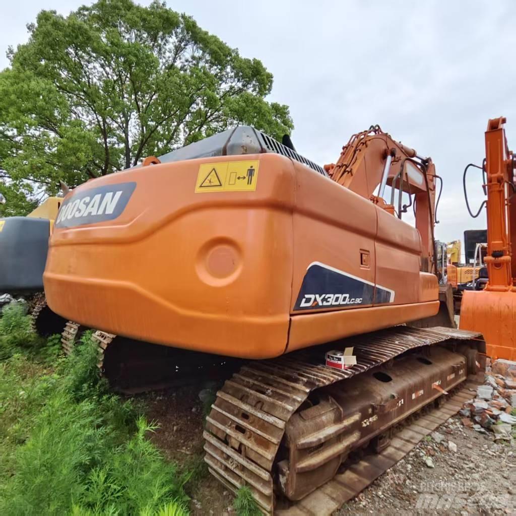 Doosan DX 300 Raupenbagger