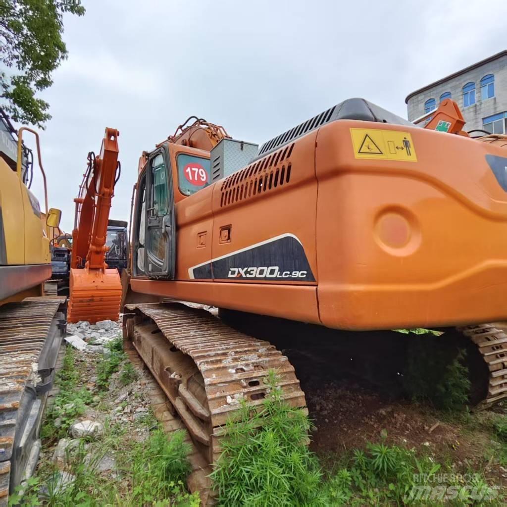 Doosan DX 300 Raupenbagger