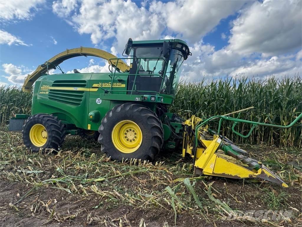 John Deere 7400 Selbstfahrende Häcksler