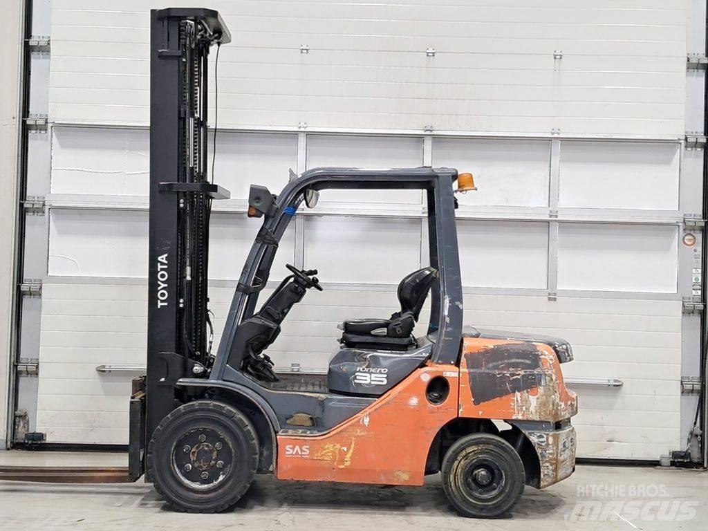 Toyota 02-8FDJF35 Dieselstapler
