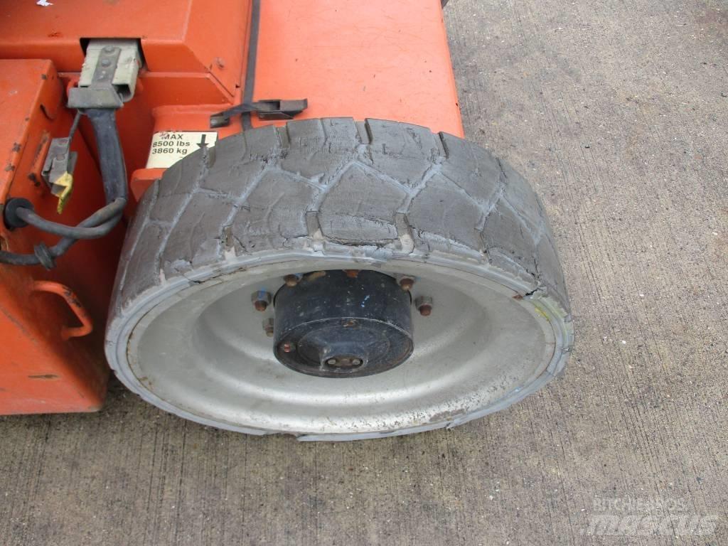 JLG E 300 AJP (718) Kompakte selbstfahrende Hebebühnen