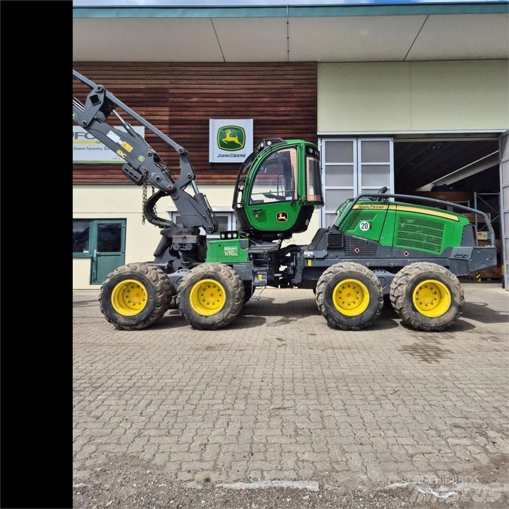 John Deere 1170 G Harvester