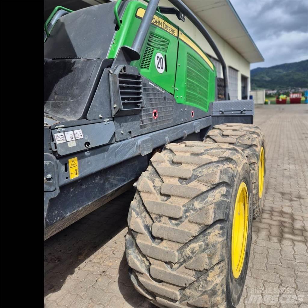 John Deere 1170 G Harvester