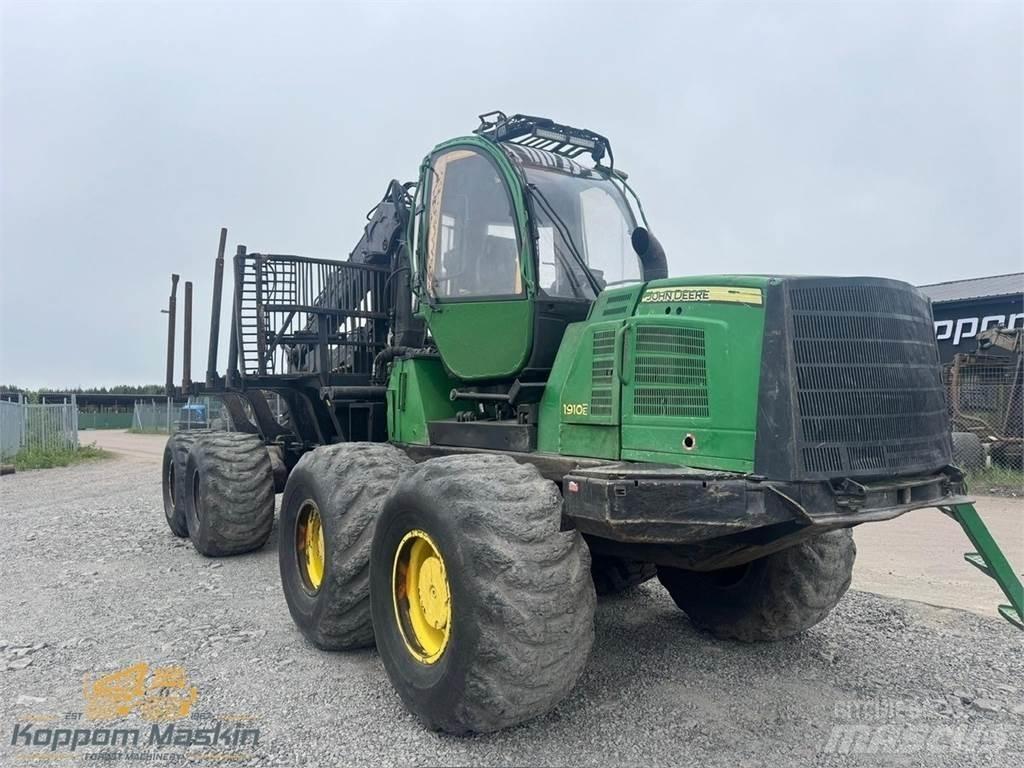 John Deere 1910E Forwarder