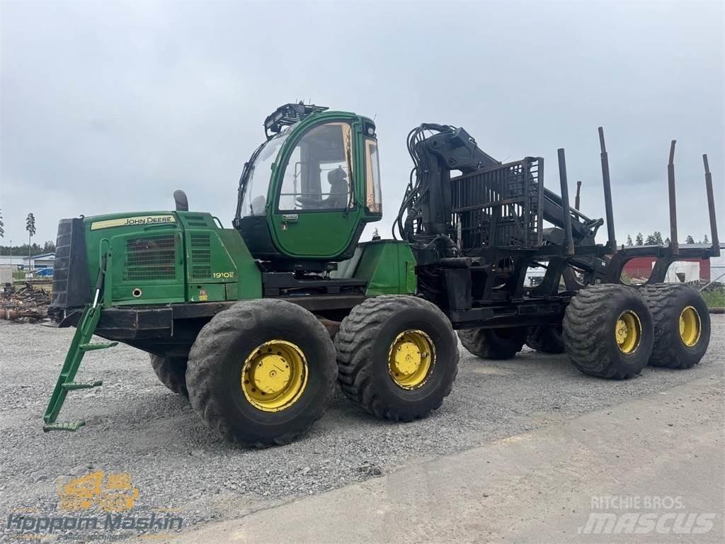John Deere 1910E Forwarder