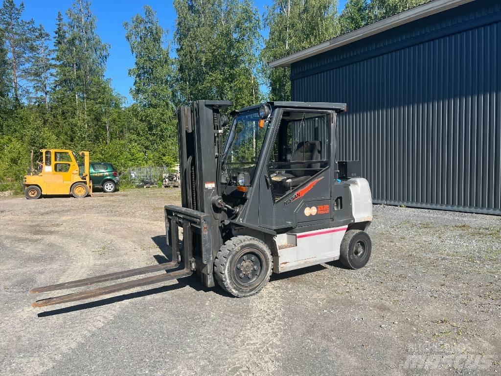 Nissan FGD02A320 Dieselstapler