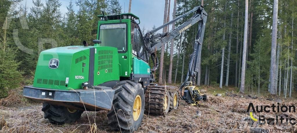 John Deere 1070 D Harvester
