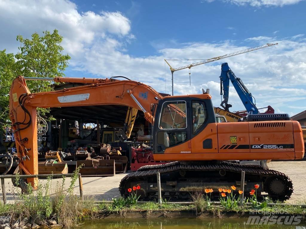 Doosan DX 255 NLC Raupenbagger