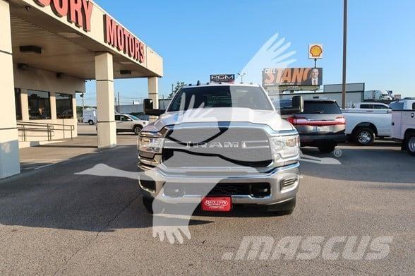 RAM 3500 HD Pritschenwagen/Pritschenwagen mit Seitenklappe