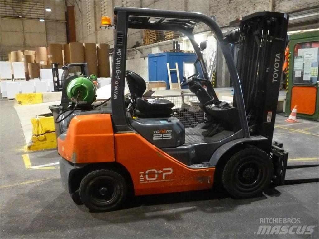 Toyota 02-8FGF25 Gasstapler