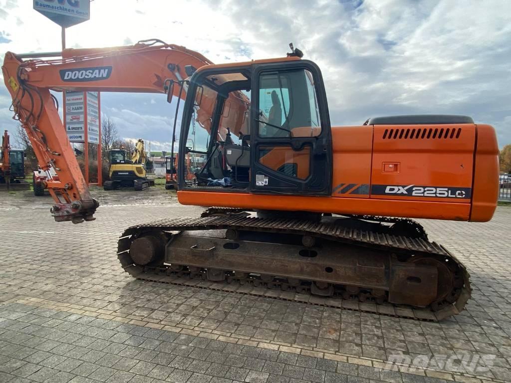 Doosan DX 225 LC Raupenbagger