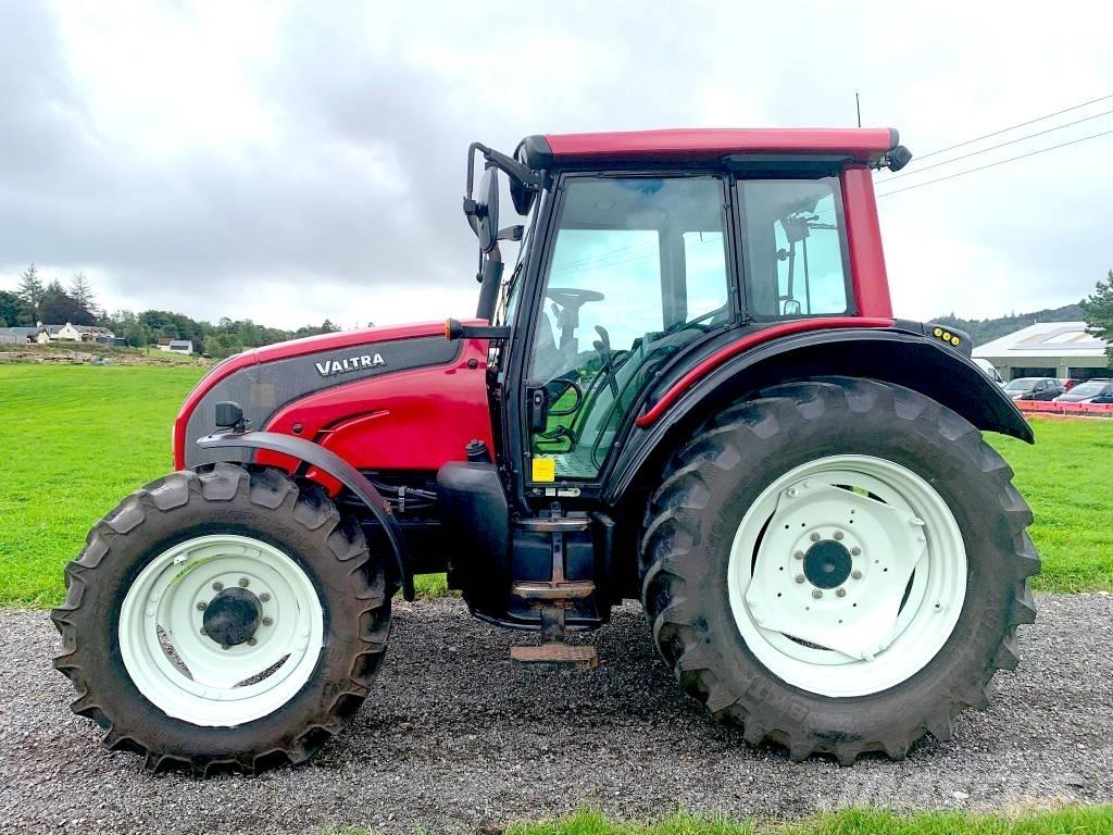 Valtra N101 Tractor Forsttraktoren